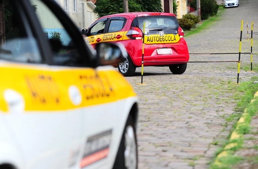 Por que as Autoescolas Continuam Essenciais em um Mundo em Mudança?